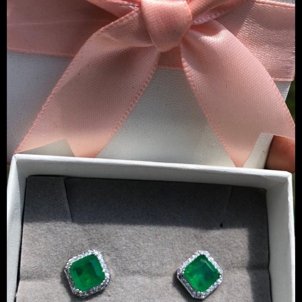 Gorgeous emerald 2ct square studs silver plated - Picture 6 of 11